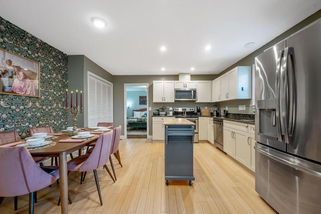 New Victorian Theme, 3Br, Lrg Backyard Close To Pnc Arena, Downtown, And Rdu Airport Raleigh Zewnętrze zdjęcie