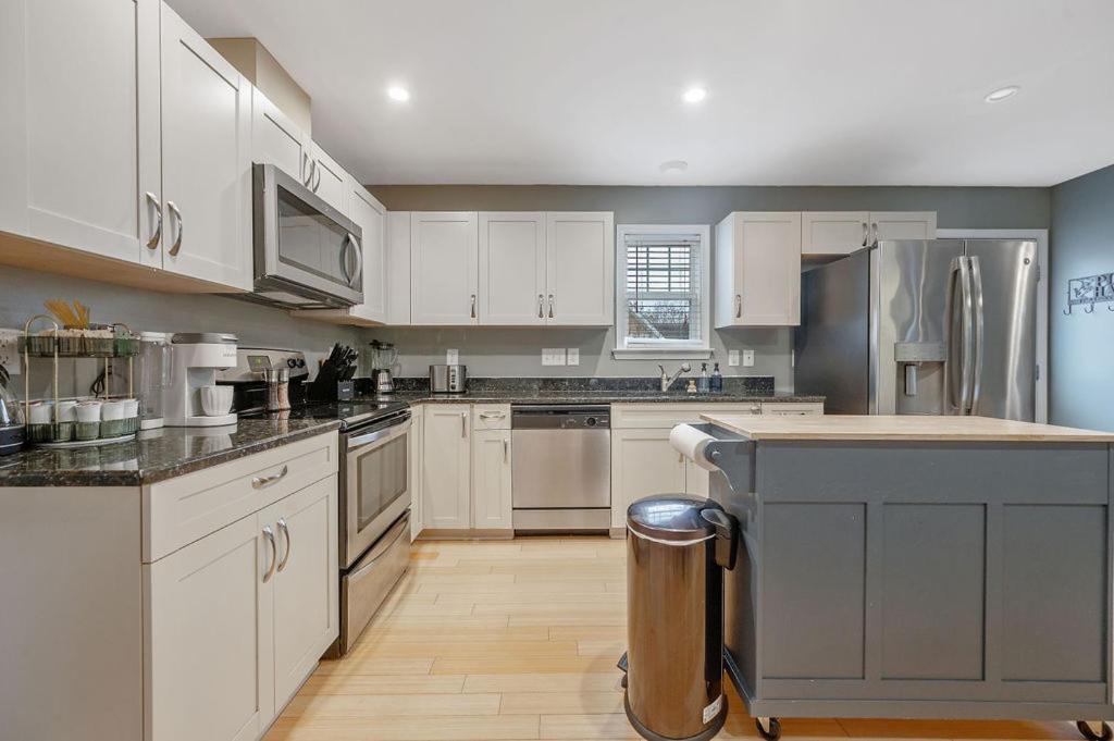 New Victorian Theme, 3Br, Lrg Backyard Close To Pnc Arena, Downtown, And Rdu Airport Raleigh Zewnętrze zdjęcie