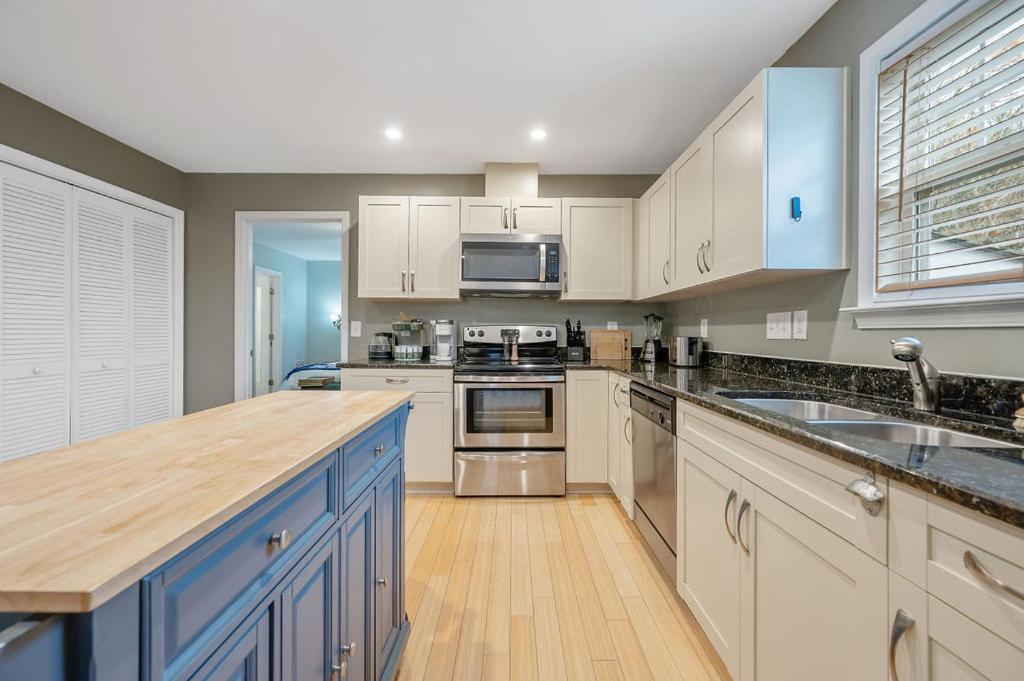 New Victorian Theme, 3Br, Lrg Backyard Close To Pnc Arena, Downtown, And Rdu Airport Raleigh Zewnętrze zdjęcie