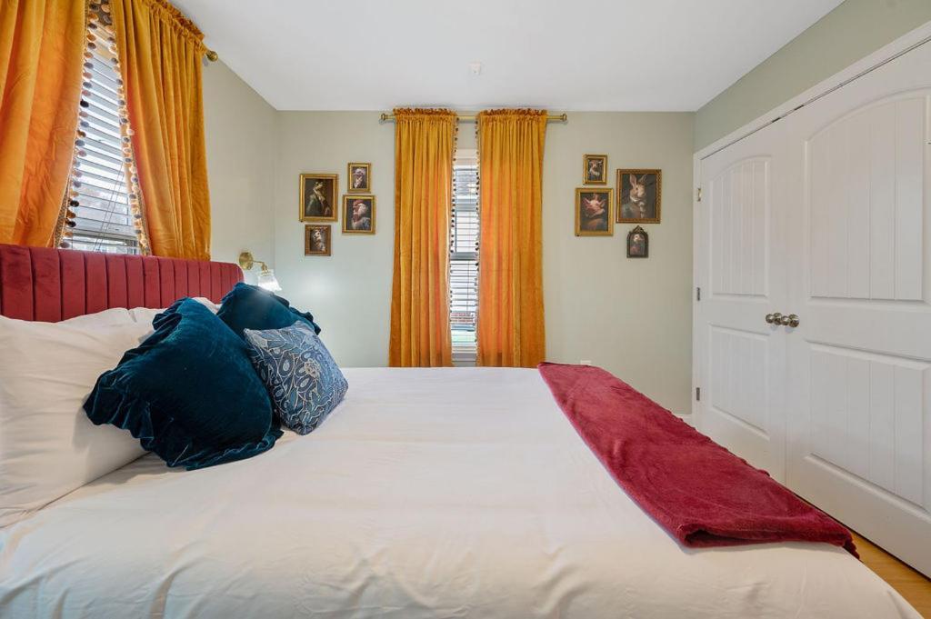 New Victorian Theme, 3Br, Lrg Backyard Close To Pnc Arena, Downtown, And Rdu Airport Raleigh Zewnętrze zdjęcie
